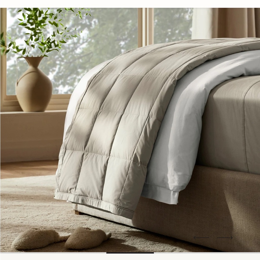 BOLL & BRANCH | Down Alternative Quilted Bed Blanket - Oak - Picture 3 of 5